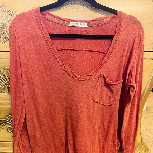 Light weight, comfy, long, We The Free Top. Perfect condition! - Picture 1 of 2